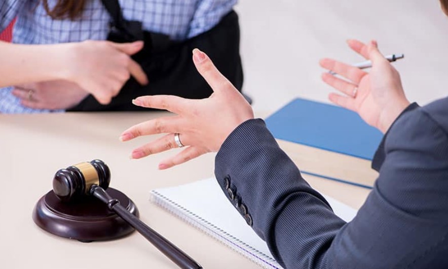 WHEN SHOULD YOU REACH OUT TO A PERSONAL INJURY LAWYER?